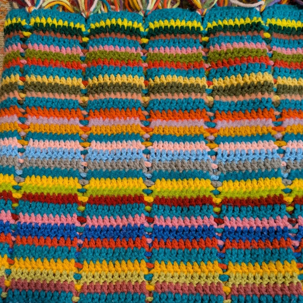 Vintage Handmade Crochet Afgan Fringe Trim Throw Blanket - Picture 4 of 4